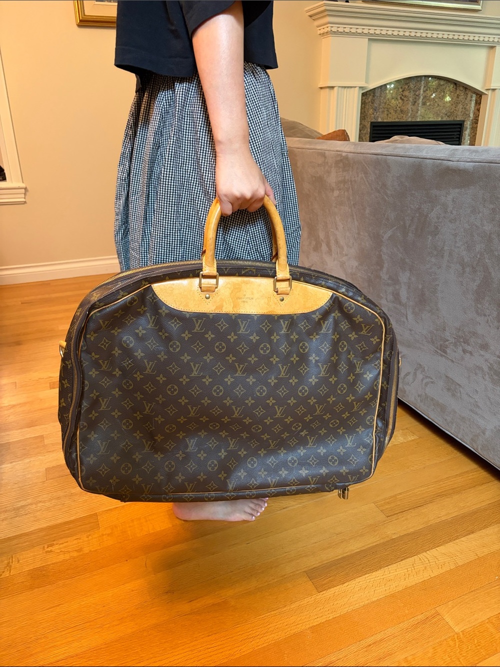 Louis Vuitton Travel Suitcase in Monogram Canvas - Picture 2 of 9